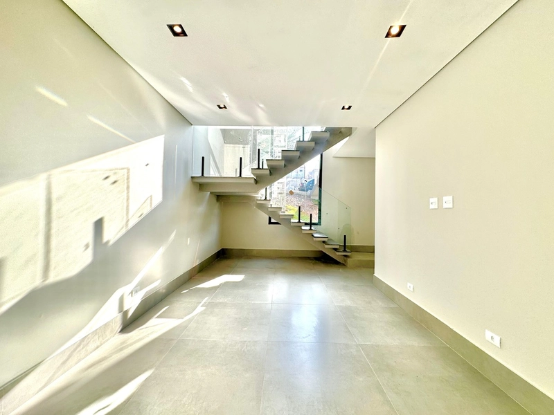 Casa moderna e ampla no Euroville II: 6ª foto da galeria de imagens do imóvel