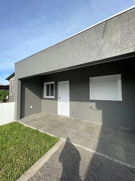 CASA 2 DORMITÓRIOS EM CAPÃO NOVO: 2ª foto da galeria de imagens do imóvel