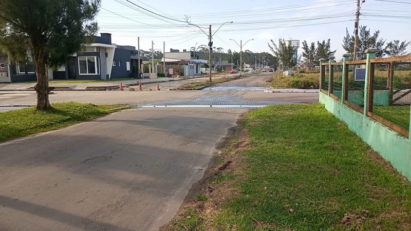 CASA DE ESQUINA À VENDA – ÓTIMA OPORTUNIDADE: 3ª foto da galeria de imagens do imóvel