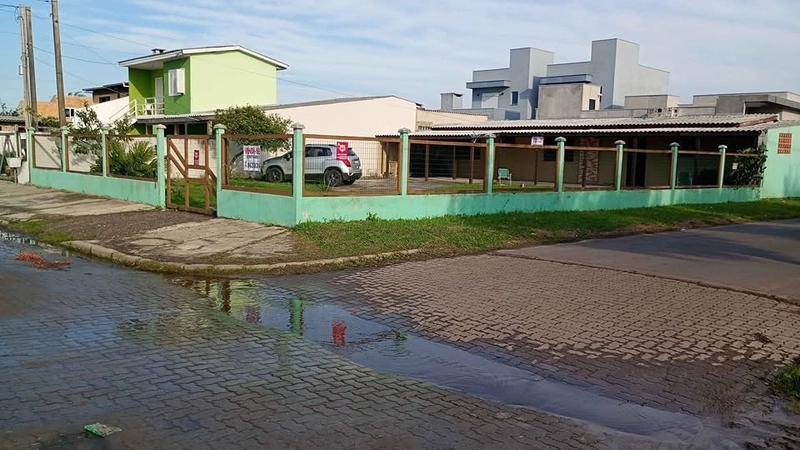 CASA DE ESQUINA À VENDA – ÓTIMA OPORTUNIDADE: 1ª foto da galeria de imagens do imóvel
