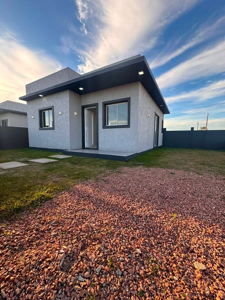 CASA Á VENDA EM CAPÃO NOVO | 2 QUARTOS | NOVINHA: 5ª foto da galeria de imagens do imóvel