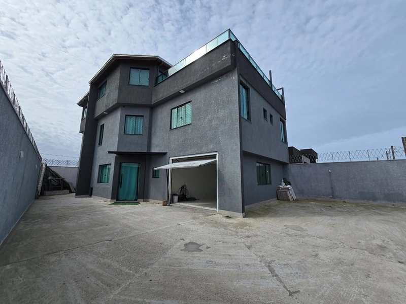 TRIPLEX DE ALTO PADRÃO À VENDA EM CAPÃO DA CANOA: 1ª foto da galeria de imagens do imóvel