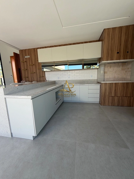 BELÍSSIMA   CASA NOVA A 2 QUADRAS DO MAR: 6ª foto da galeria de imagens do imóvel