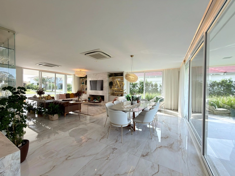 ✨ **Mais do que uma casa, um patrimônio preparado para proporcionar uma experiência única de viver o litoral.**: 7ª foto da galeria de imagens do imóvel