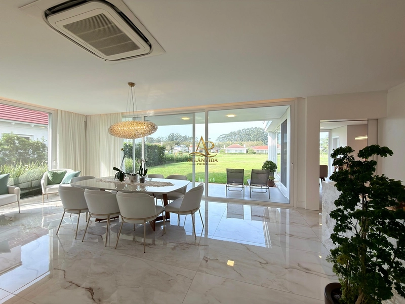 ✨ **Mais do que uma casa, um patrimônio preparado para proporcionar uma experiência única de viver o litoral.**: 5ª foto da galeria de imagens do imóvel
