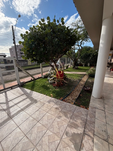 A tradicional casa em Atlântida.: 7ª foto da galeria de imagens do imóvel