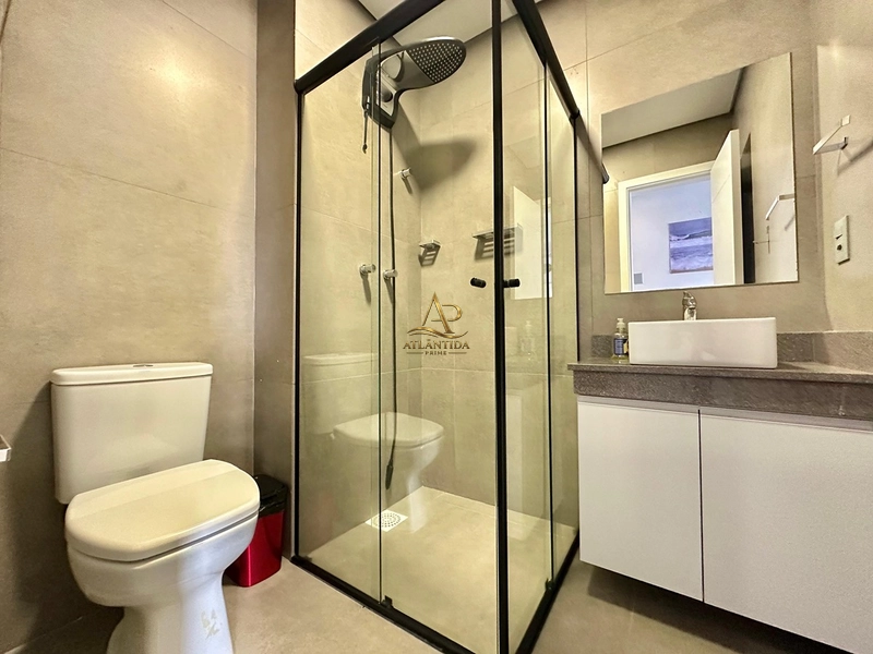 🧩 LOFT MODERNO PARA UM ESTILO DE VIDA PRÁTICO!  Com um conceito contemporâneo e ambientes integrados, este loft é ideal para quem busca conforto, funcionalidade e um espaço versátil para morar, aproveitar o litoral ou investir.  🧩 Loft 🧩 1 dormitório 🧩 1 suíte 🧩 Planta integrada 🧩 Arquitetura moderna 🧩 Excelente aproveitamento dos espaços 🧩 Ambientes iluminados e aconchegantes 🧩 Ideal para moradia, veraneio ou investimento  Seu projeto privilegia a praticidade sem abrir mão da elegância, criando um ambiente agradável para quem valoriza um estilo de vida leve e descomplicado.  ✨ Uma excelente oportunidade para quem procura um imóvel moderno, funcional e com grande potencial de valorização.  Agende sua visita e venha conhecer este loft de perto.: 11ª foto da galeria de imagens do imóvel