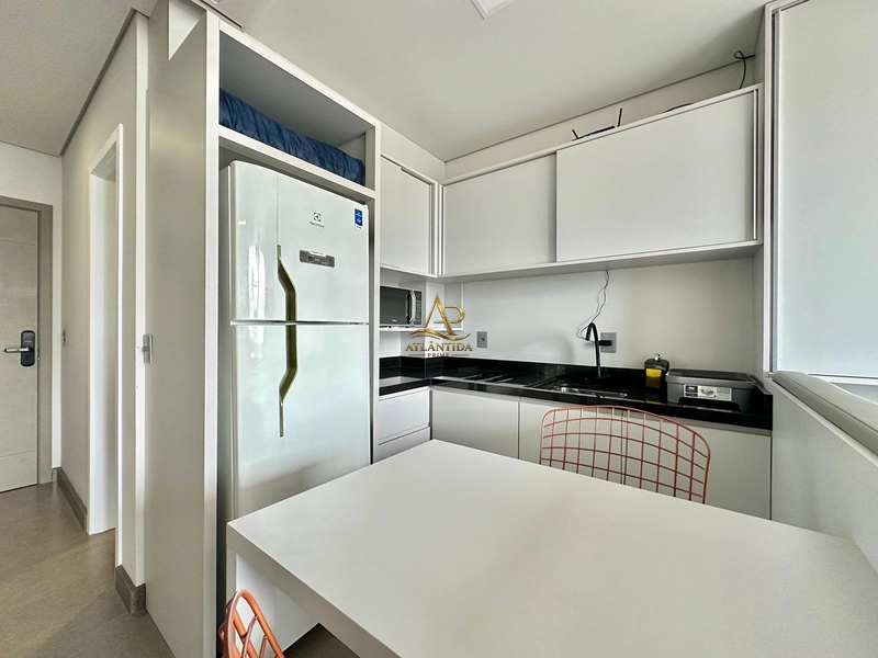 🧩 LOFT MODERNO PARA UM ESTILO DE VIDA PRÁTICO!  Com um conceito contemporâneo e ambientes integrados, este loft é ideal para quem busca conforto, funcionalidade e um espaço versátil para morar, aproveitar o litoral ou investir.  🧩 Loft 🧩 1 dormitório 🧩 1 suíte 🧩 Planta integrada 🧩 Arquitetura moderna 🧩 Excelente aproveitamento dos espaços 🧩 Ambientes iluminados e aconchegantes 🧩 Ideal para moradia, veraneio ou investimento  Seu projeto privilegia a praticidade sem abrir mão da elegância, criando um ambiente agradável para quem valoriza um estilo de vida leve e descomplicado.  ✨ Uma excelente oportunidade para quem procura um imóvel moderno, funcional e com grande potencial de valorização.  Agende sua visita e venha conhecer este loft de perto.: 10ª foto da galeria de imagens do imóvel