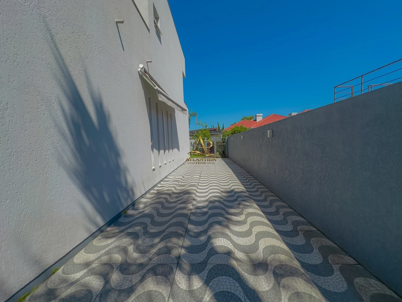 Ótima localização, amplo terreno com piscina !: 2ª foto da galeria de imagens do imóvel