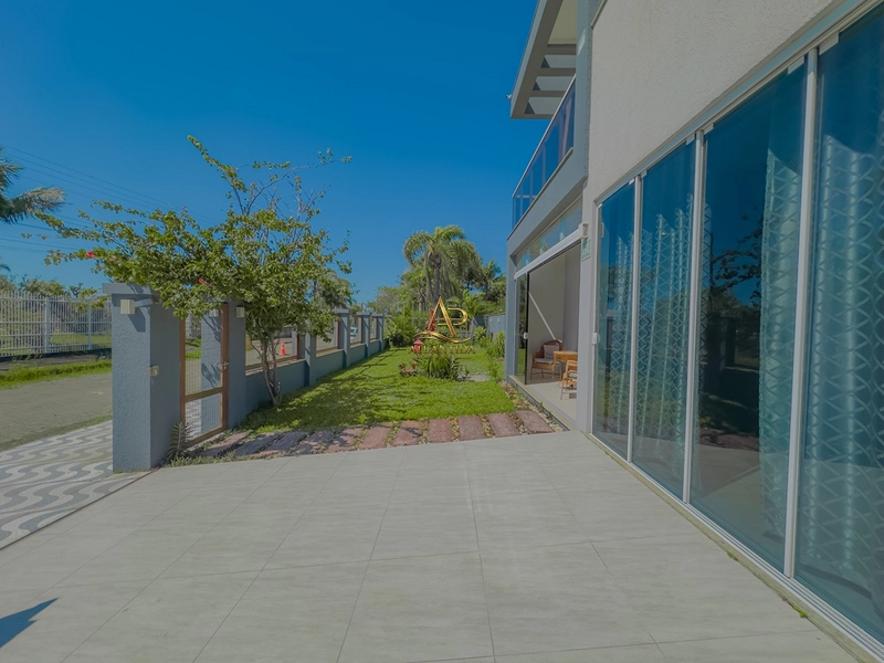 Ótima localização, amplo terreno com piscina !: 3ª foto da galeria de imagens do imóvel
