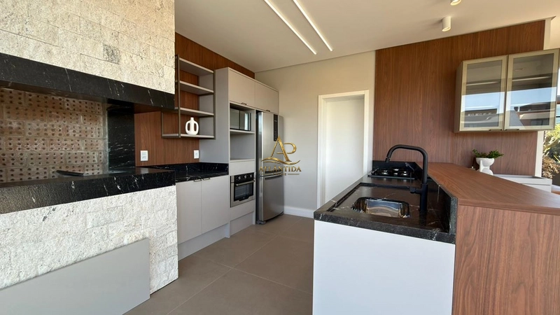 Magnífico sobrado com 5 suítes, piscina, living integrado e mais de 234 m², totalmente mobiliado e decorado.: 9ª foto da galeria de imagens do imóvel