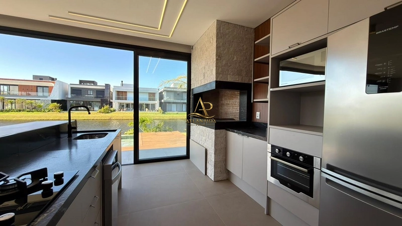 Magnífico sobrado com 5 suítes, piscina, living integrado e mais de 234 m², totalmente mobiliado e decorado.: 10ª foto da galeria de imagens do imóvel