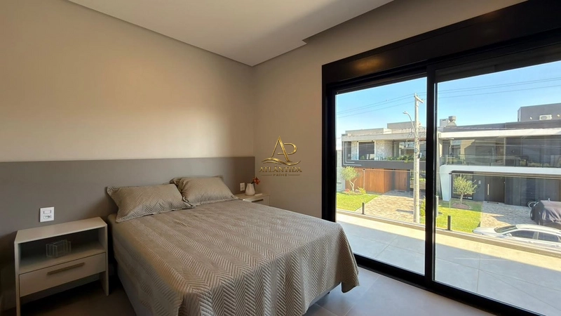 Magnífico sobrado com 5 suítes, piscina, living integrado e mais de 234 m², totalmente mobiliado e decorado.: 21ª foto da galeria de imagens do imóvel