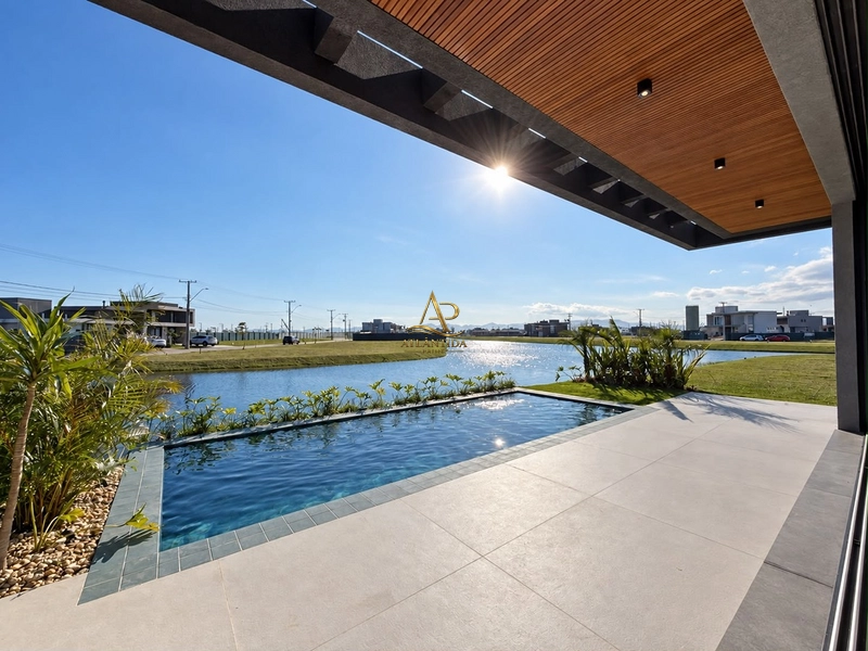 Uma residência completa, mobiliada e decorada, com ambientes pensados para proporcionar conforto, lazer e integração com a natureza.: 3ª foto da galeria de imagens do imóvel