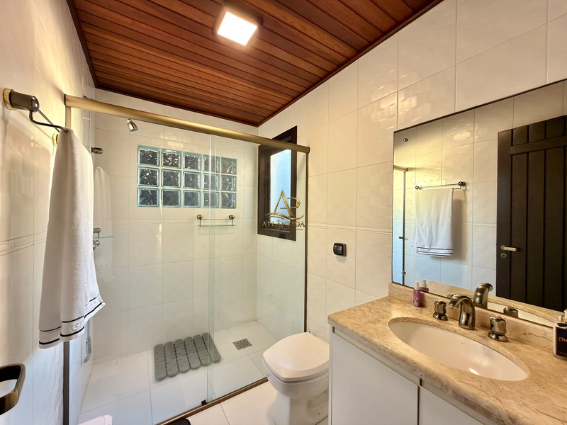 ✨ Uma casa diferenciada, com terreno maior e totalmente renovada!  São 218 m² privativos em um lote de 502 m², com 3 dormitórios, sendo 1 suíte, espaço gourmet e excelente localização dentro do condomínio.: 10ª foto da galeria de imagens do imóvel