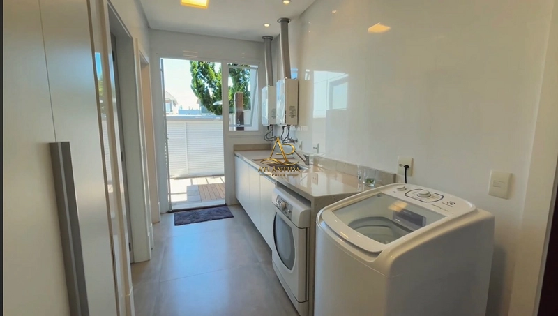 🏡 Seu novo capítulo começa aqui!  Imagine viver ou veranear em uma casa de alto padrão, com 4 suítes, piscina privativa e ambientes projetados para oferecer conforto, sofisticação e momentos inesquecíveis com a família.: 12ª foto da galeria de imagens do imóvel