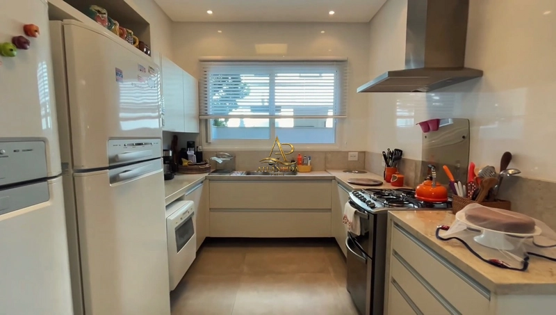 🏡 Seu novo capítulo começa aqui!  Imagine viver ou veranear em uma casa de alto padrão, com 4 suítes, piscina privativa e ambientes projetados para oferecer conforto, sofisticação e momentos inesquecíveis com a família.: 14ª foto da galeria de imagens do imóvel