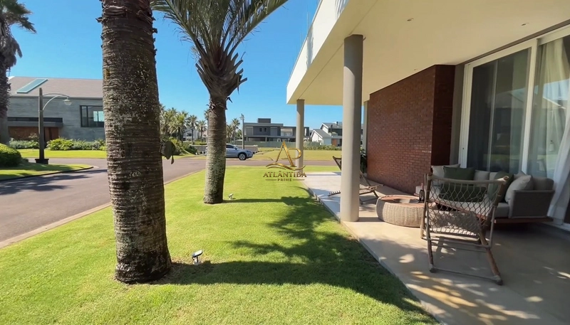 🏡 Seu novo capítulo começa aqui!  Imagine viver ou veranear em uma casa de alto padrão, com 4 suítes, piscina privativa e ambientes projetados para oferecer conforto, sofisticação e momentos inesquecíveis com a família.: 6ª foto da galeria de imagens do imóvel