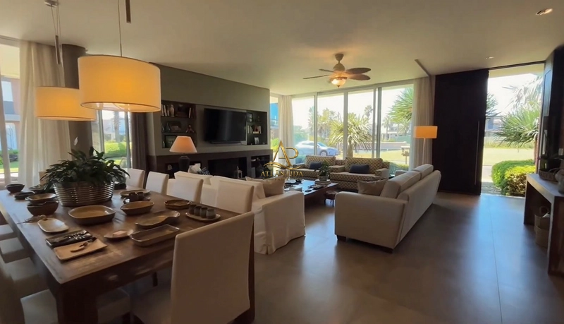 🏡 Seu novo capítulo começa aqui!  Imagine viver ou veranear em uma casa de alto padrão, com 4 suítes, piscina privativa e ambientes projetados para oferecer conforto, sofisticação e momentos inesquecíveis com a família.: 4ª foto da galeria de imagens do imóvel