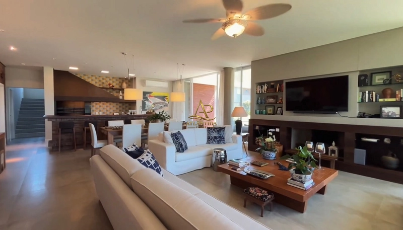 🏡 Seu novo capítulo começa aqui!  Imagine viver ou veranear em uma casa de alto padrão, com 4 suítes, piscina privativa e ambientes projetados para oferecer conforto, sofisticação e momentos inesquecíveis com a família.: 8ª foto da galeria de imagens do imóvel
