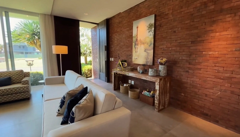🏡 Seu novo capítulo começa aqui!  Imagine viver ou veranear em uma casa de alto padrão, com 4 suítes, piscina privativa e ambientes projetados para oferecer conforto, sofisticação e momentos inesquecíveis com a família.: 5ª foto da galeria de imagens do imóvel