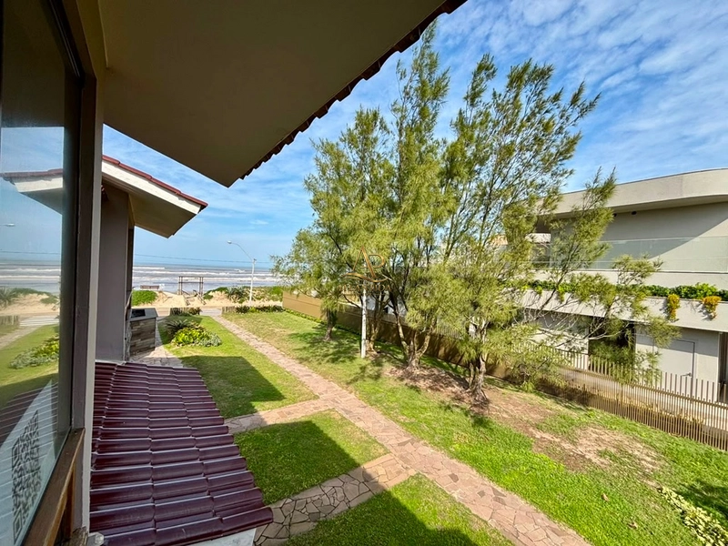 Duplex a junto ao mar , frente ampla área verde, sacada com vista !: 7ª foto da galeria de imagens do imóvel