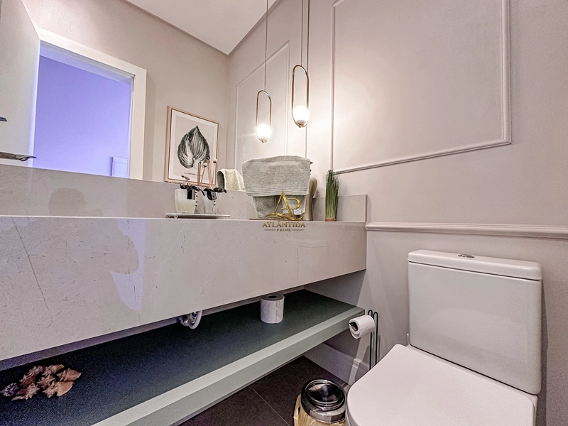 Viva o privilégio de morar em um dos endereços mais desejados do litoral gaúcho. Uma residência que une arquitetura contemporânea, acabamentos de alto padrão e ambientes projetados para oferecer conforto, sofisticação e momentos inesquecíveis.: 7ª foto da galeria de imagens do imóvel