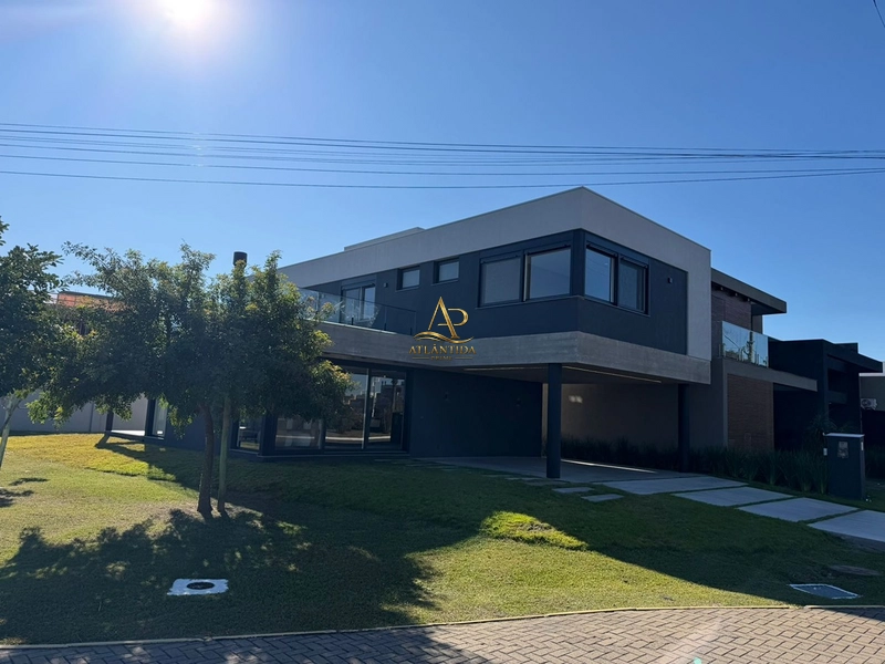Sofisticação, tecnologia e exclusividade em uma das melhores localizações do condomínio, em terreno de esquina e a poucos passos da área de lazer.: 3ª foto da galeria de imagens do imóvel