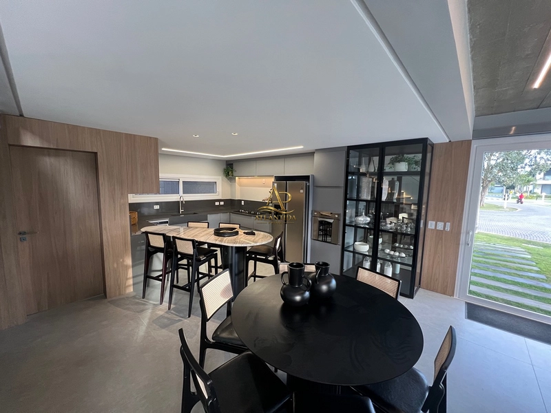 Sofisticação, tecnologia e exclusividade em uma das melhores localizações do condomínio, em terreno de esquina e a poucos passos da área de lazer.: 11ª foto da galeria de imagens do imóvel