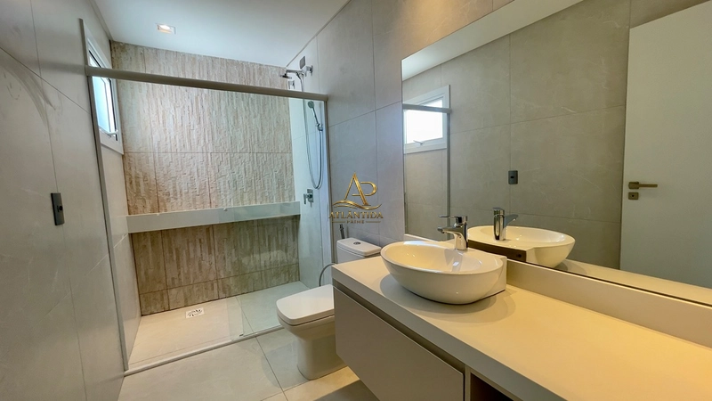 Elegância, espaço e exclusividade definem esta magnífica residência! localizada em condomínio fechado no bairro Maristela, em Xangri-Lá.: 23ª foto da galeria de imagens do imóvel