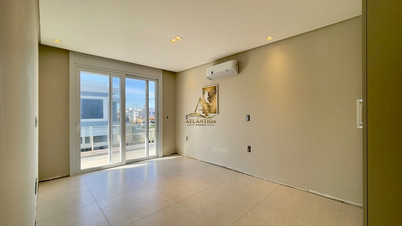 Elegância, espaço e exclusividade definem esta magnífica residência! localizada em condomínio fechado no bairro Maristela, em Xangri-Lá.: 32ª foto da galeria de imagens do imóvel