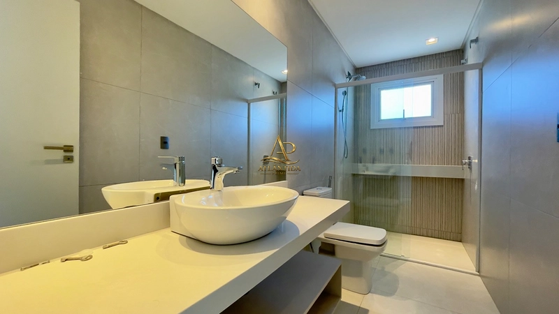 Elegância, espaço e exclusividade definem esta magnífica residência! localizada em condomínio fechado no bairro Maristela, em Xangri-Lá.: 31ª foto da galeria de imagens do imóvel