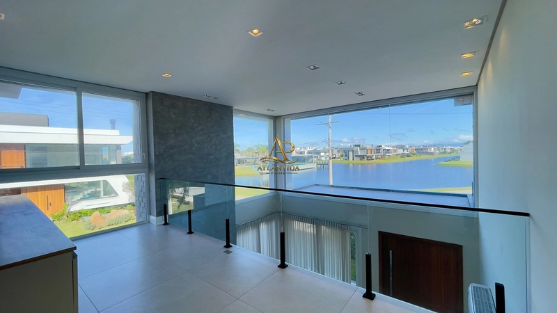 Elegância, espaço e exclusividade definem esta magnífica residência! localizada em condomínio fechado no bairro Maristela, em Xangri-Lá.: 34ª foto da galeria de imagens do imóvel