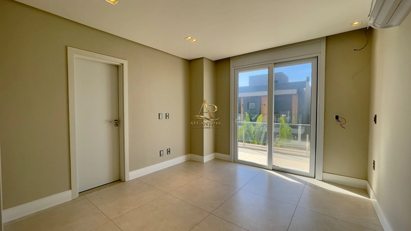 Elegância, espaço e exclusividade definem esta magnífica residência! localizada em condomínio fechado no bairro Maristela, em Xangri-Lá.: 29ª foto da galeria de imagens do imóvel
