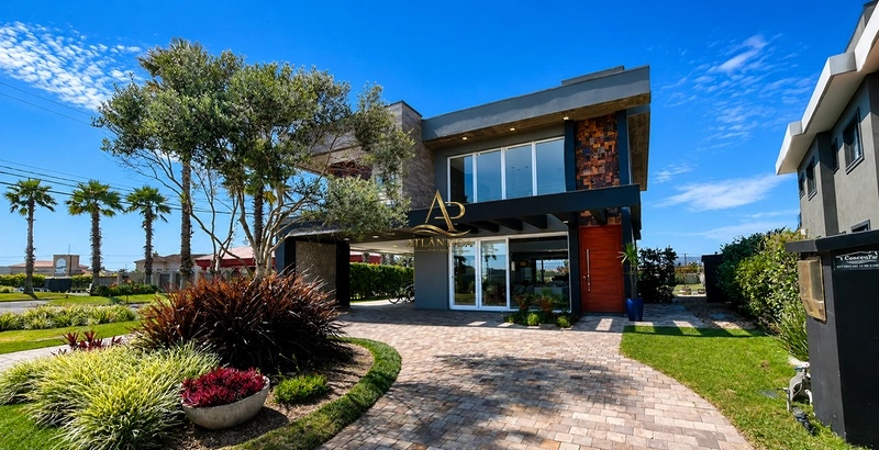 🏡 SOFISTICAÇÃO À BEIRA DO LITORAL! : 1ª foto da galeria de imagens do imóvel
