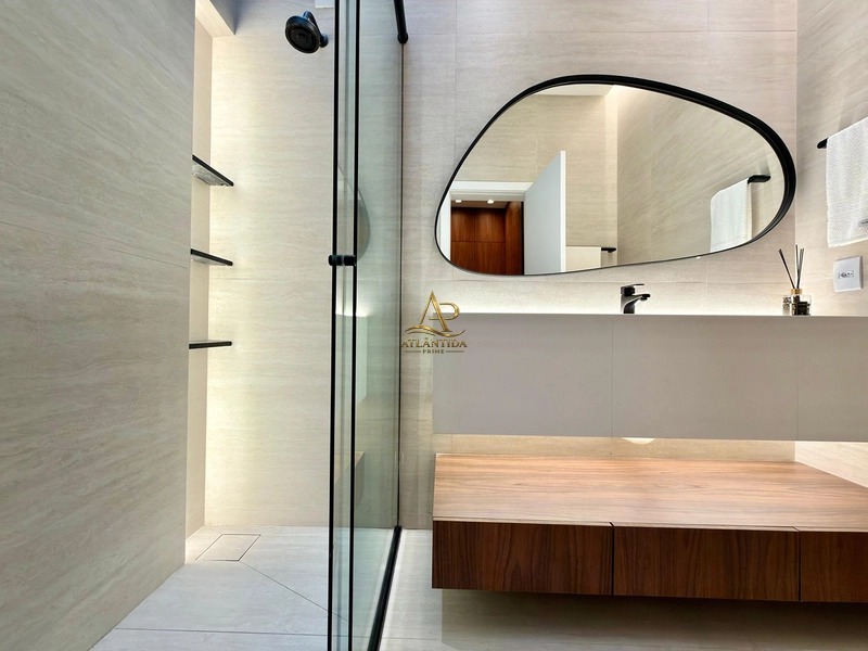 Uma residência realmente diferenciada, com **305 m² construídos em um terreno de 589 m²**, 4 suítes, sendo uma master de 27 m², completamente mobiliada e decorada!: 40ª foto da galeria de imagens do imóvel