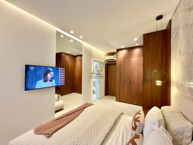 Uma residência realmente diferenciada, com **305 m² construídos em um terreno de 589 m²**, 4 suítes, sendo uma master de 27 m², completamente mobiliada e decorada!: 31ª foto da galeria de imagens do imóvel