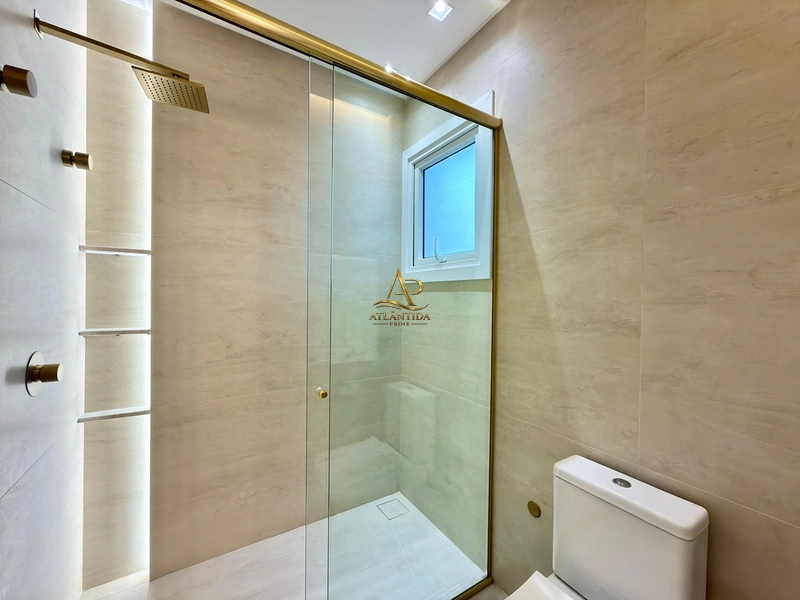 Uma residência realmente diferenciada, com **305 m² construídos em um terreno de 589 m²**, 4 suítes, sendo uma master de 27 m², completamente mobiliada e decorada!: 29ª foto da galeria de imagens do imóvel