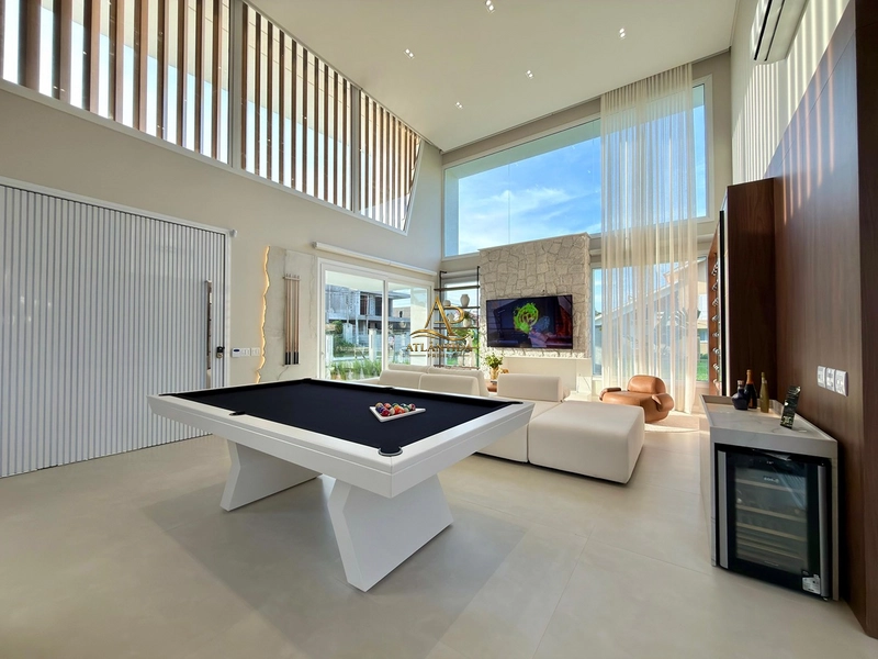 Uma residência realmente diferenciada, com **305 m² construídos em um terreno de 589 m²**, 4 suítes, sendo uma master de 27 m², completamente mobiliada e decorada!: 6ª foto da galeria de imagens do imóvel