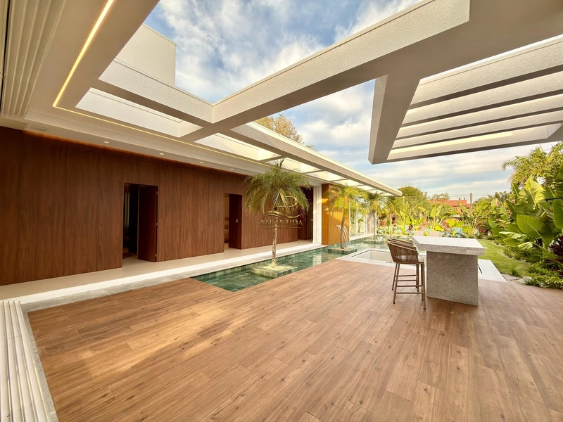 Uma residência realmente diferenciada, com **305 m² construídos em um terreno de 589 m²**, 4 suítes, sendo uma master de 27 m², completamente mobiliada e decorada!: 10ª foto da galeria de imagens do imóvel