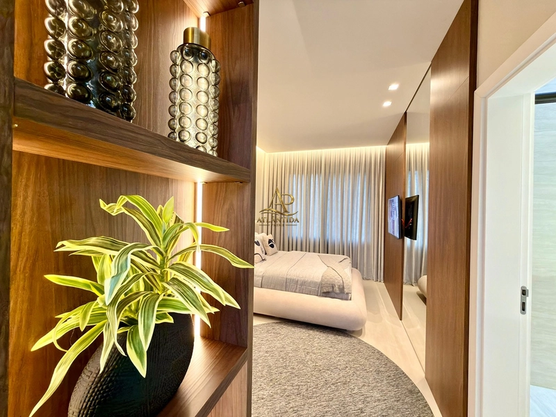 Uma residência realmente diferenciada, com **305 m² construídos em um terreno de 589 m²**, 4 suítes, sendo uma master de 27 m², completamente mobiliada e decorada!: 37ª foto da galeria de imagens do imóvel