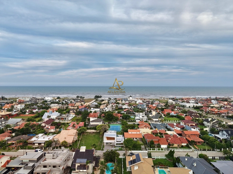 Uma residência realmente diferenciada, com **305 m² construídos em um terreno de 589 m²**, 4 suítes, sendo uma master de 27 m², completamente mobiliada e decorada!: 45ª foto da galeria de imagens do imóvel