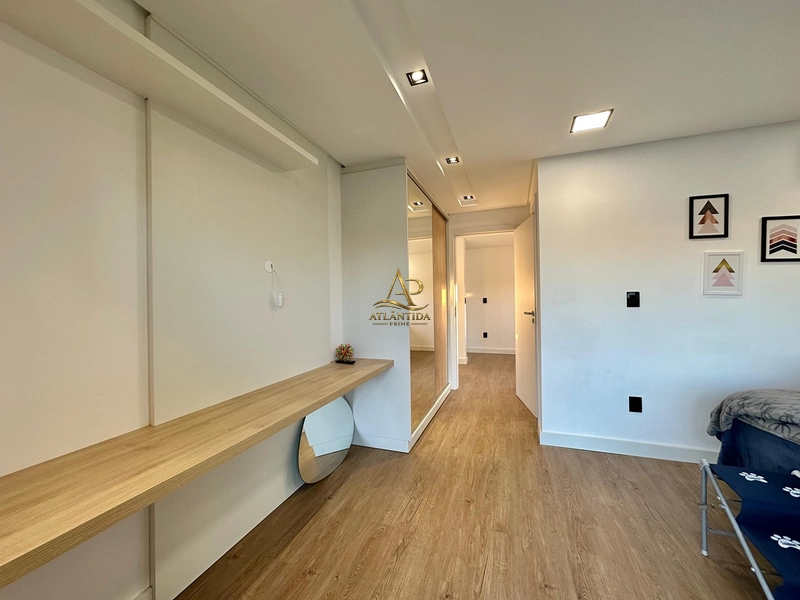 Uma residência pensada para quem valoriza **arquitetura contemporânea, ambientes integrados e qualidade de vida**.: 20ª foto da galeria de imagens do imóvel