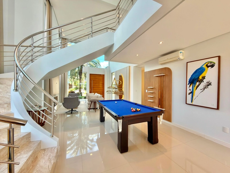 Mais do que uma casa, um projeto exclusivo pensado para quem valoriza sofisticação, conforto e experiências inesquecíveis. Cada ambiente foi cuidadosamente planejado para oferecer elegância, funcionalidade e o privilégio de viver em um dos endereços mais desejados de Xangri-Lá.: 10ª foto da galeria de imagens do imóvel