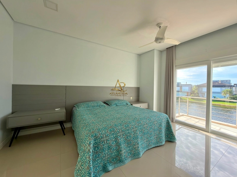 Mais do que uma casa, um projeto exclusivo pensado para quem valoriza sofisticação, conforto e experiências inesquecíveis. Cada ambiente foi cuidadosamente planejado para oferecer elegância, funcionalidade e o privilégio de viver em um dos endereços mais desejados de Xangri-Lá.: 38ª foto da galeria de imagens do imóvel