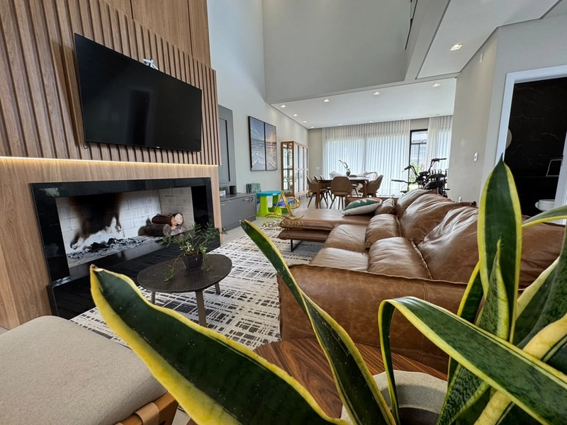 Uma casa de 196 m², 04 suítes e living com lareira, em um dos condomínios mais desejados do litoral.: 5ª foto da galeria de imagens do imóvel