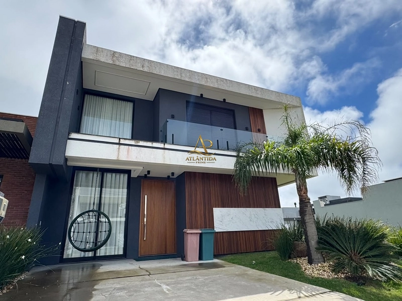 Uma casa de 196 m², 04 suítes e living com lareira, em um dos condomínios mais desejados do litoral.: 2ª foto da galeria de imagens do imóvel