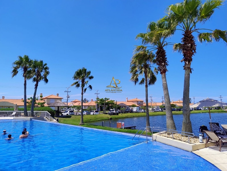 🏡 CASA HERMOSA | FRENTE PARA O LAGO  ✨ 3 dormitórios 🌊 Frente para o lago 🏊 Piscina privativa 🛋️ Mobiliada 🌿 Excelente espaço para viver momentos inesquecíveis  Uma casa completa, pronta para morar e perfeita para quem busca conforto, lazer e uma localização privilegiada.: 24ª foto da galeria de imagens do imóvel