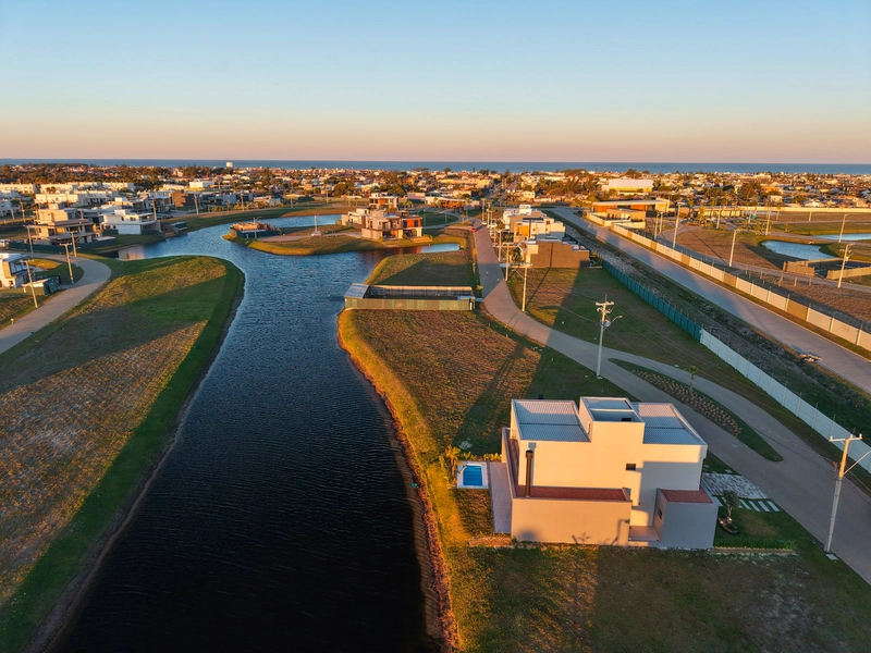 BEIRA LAGO: 26ª foto da galeria de imagens do imóvel