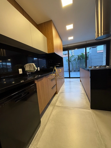 Casa nova de alto padrão a poucos metros do mar : 13ª foto da galeria de imagens do imóvel